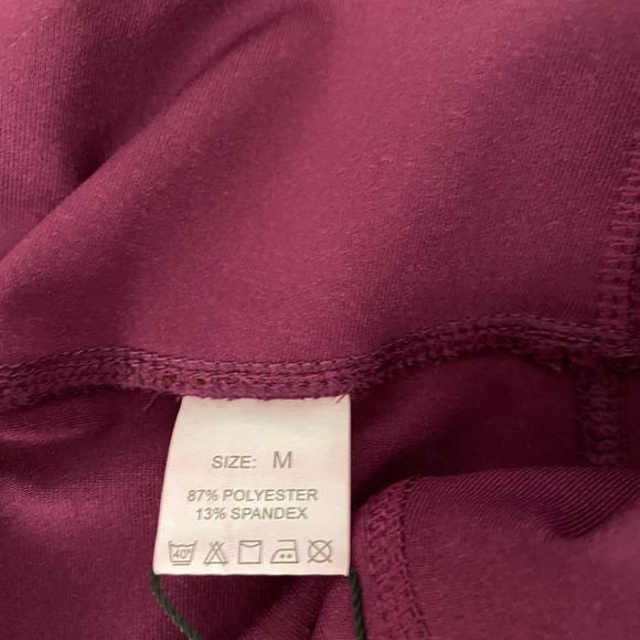 Cropped leggings. NWT - Picture 3 of 3